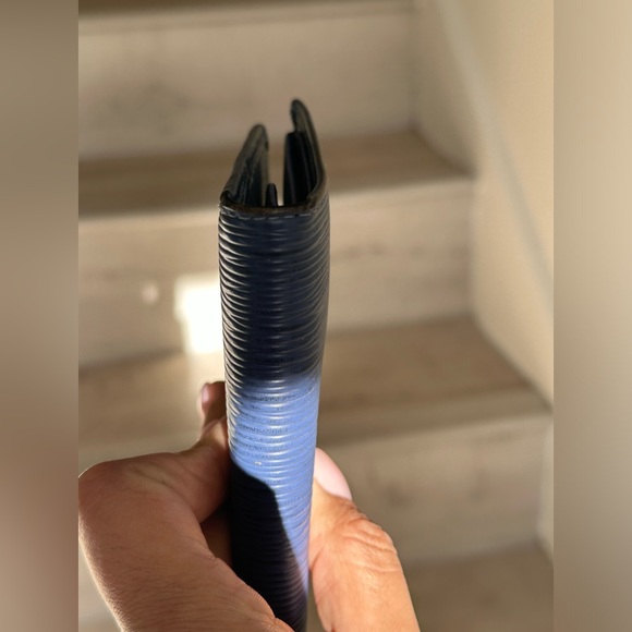 LOUIS VUITTON Epi Porte Billets Compact Bifold Blue Leather - Picture 8 of 13